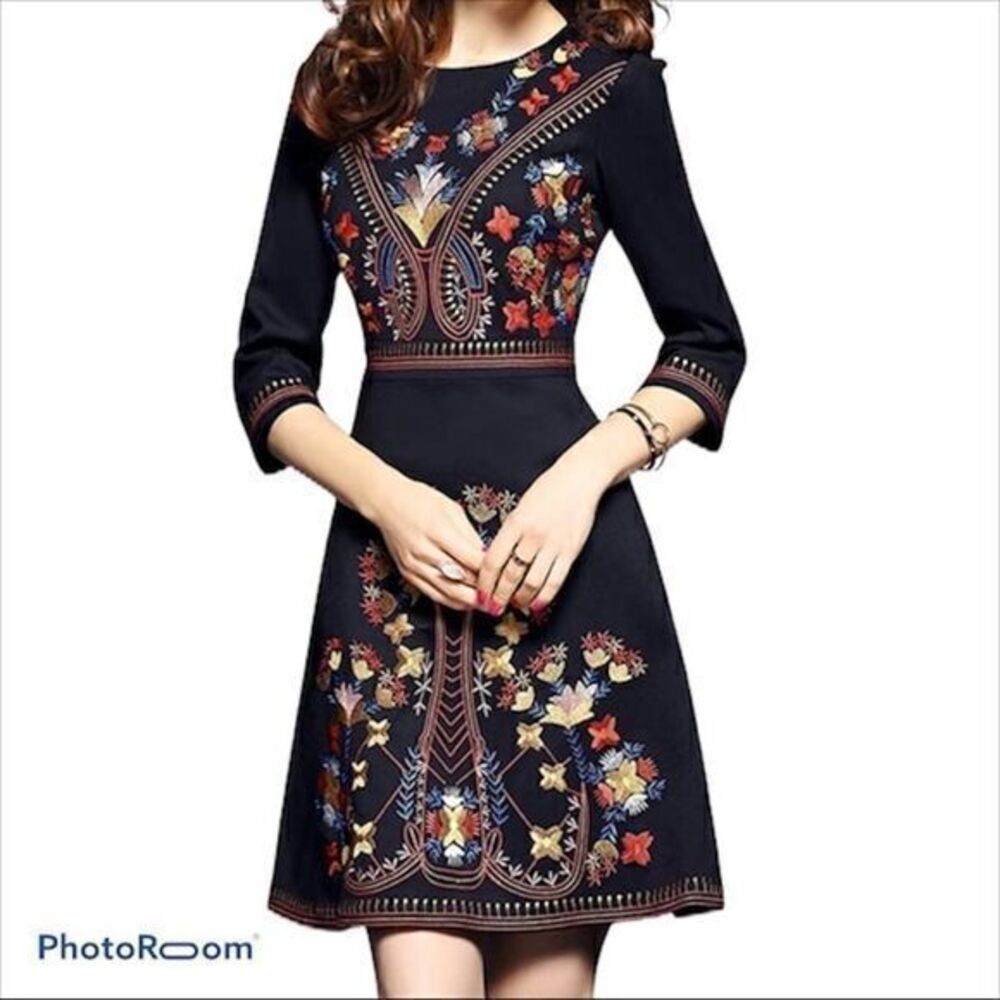 Ladies Embroidered Floral Cocktail Mini Dress nwt